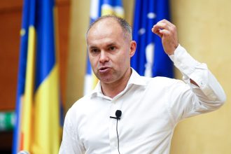 alegeri prezidentiale 2025 cine este daniel funeriu fostul ministru al educatiei care a introdus camerele video la bac 67ec0212cd00a