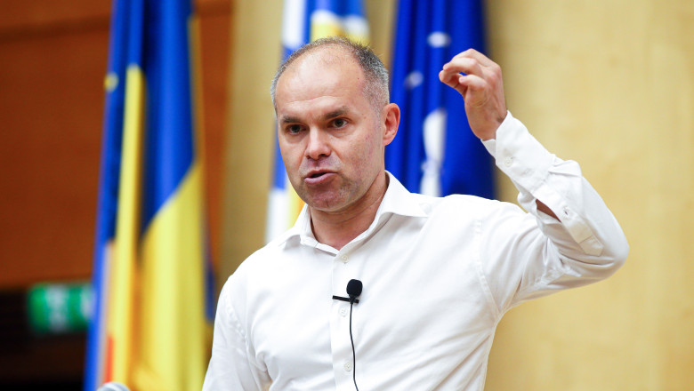 alegeri prezidentiale 2025 cine este daniel funeriu fostul ministru al educatiei care a introdus camerele video la bac 67ec0212cd00a