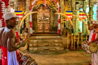 alerta la templul dintelui din sri lanka o fotografie interzisa cu o relicva sacra a lui buddha a devenit virala pe retelele sociale 680562acacad9