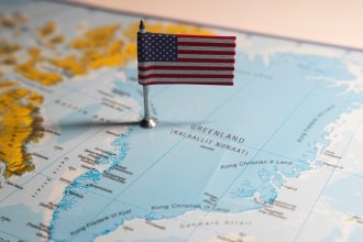 ambitia lui donald trump de a obtine groenlanda se transforma in politica guvernamentala casa alba analizeaza costurile 67ed04dba0dd6