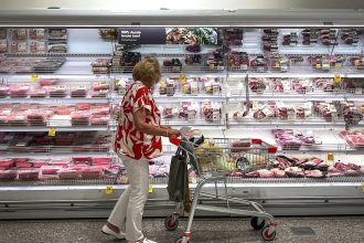 americanii isi fac stocuri de produse de la machiaj la condimente din cauza tarifelor lui trump nu mai cumpar decat ce e necesar 67f010157bc50