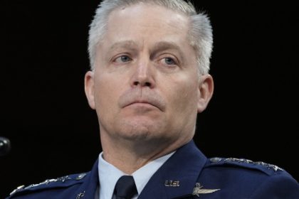 analiza concedierea de catre donald trump a sefului nsa nu inseamna decat intinderea covorului rosu pentru atacurile cibernetice 67f206d8ded4f