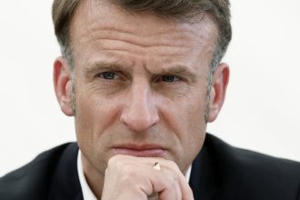 analiza criza din hexagon problemele cu care se confrunta franta in al doilea mandat al lui emmanuel macron 67f66018b3008