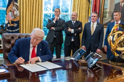 analiza frictiuni privind tarifele in echipa de consilieri miliardari de la casa alba cine a reusit sa castige increderea lui donald trump 67fbd4f94dd87