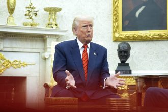 analiza riscurile politice la care se supune donald trump in urma pariului sau pe taxe vamale 67ef5b9c5d4b9