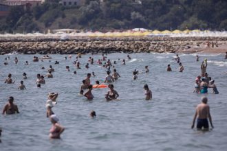 anat protesteaza fata de posibila eliminare a voucherelor de vacanta nu omorati gaina care da oua de aur 6800b84d872e3