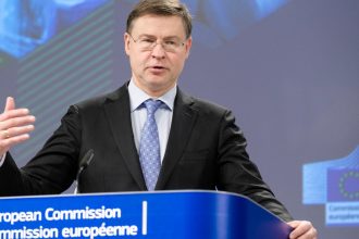 avertisment de la bruxelles sua cea mai lovita de taxe vor scadea salariile si puterea de cumparare 67f92d4cc18fd