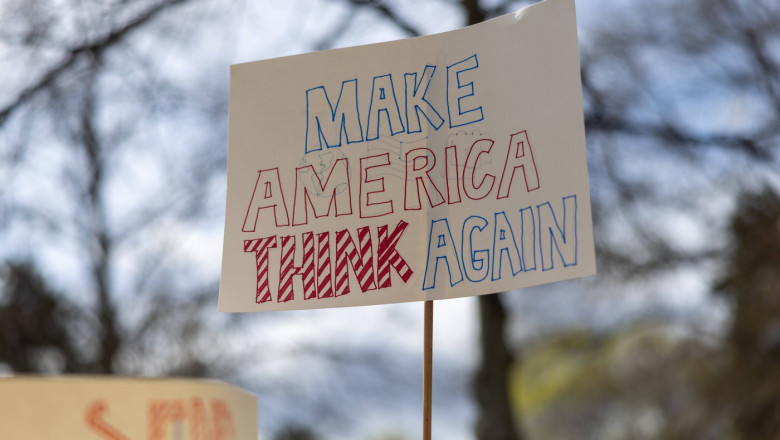 aveti rabdare indeamna trump dupa intrarea in vigoare a taxelor vamale de 10 rezultatul final va fi istoric 67f15ce484718