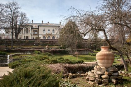 bolojan in martie peste 40 000 de romani au vizitat gradinile si interiorul palatului cotroceni ce spune despre parlament 67f6d368d416c