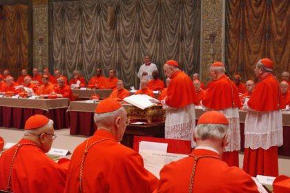 cand se va intruni conclavul pentru desemnarea noului papa regulile alegerilor de la vatican si cele mai frecvent alese nume papale 6807d7f8d494a