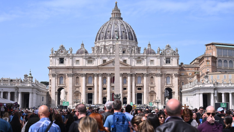 care sunt principalele atributii ale sefului bisericii catolice 6806579d1a591