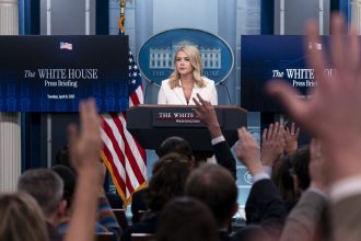 casa alba va ignora jurnalistii care semneaza cu pronume de gen in emailuri 67f76ecd36df2