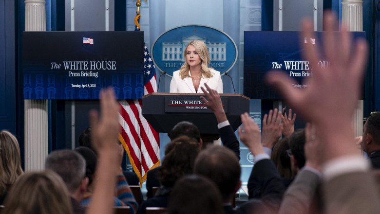 casa alba va ignora jurnalistii care semneaza cu pronume de gen in emailuri 67f76ecd36df2