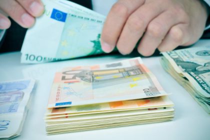 castigatorul neasteptat al haosului provocat de tarifele lui trump euro surprinde pietele financiare 67fcc624d8d26