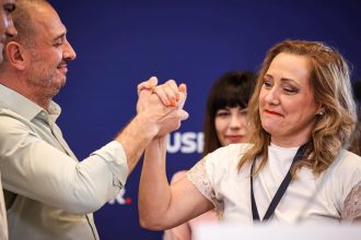 cearta intre radu mihaiu si elena lasconi pe facebook in asteptarea deciziei justitiei privind contestatia usr la hotararea bec 680109dc6591f