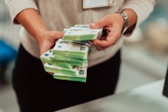 cel mai bine platit bancher din europa continentala a castigat 156 milioane de euro anul trecut 67ec3d8fc2e76