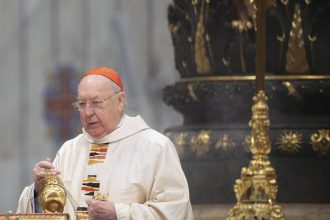 cine este cardinalul kevin farrell devenit sef interimar al vaticanului dupa moartea papei francisc 6807389894400