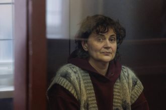 coafeza din rusia condamnata la inchisoare pentru raspandirea de stiri false despre armata rusa 67fec55101b25