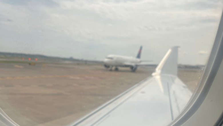 coliziune pe pista aeroportului ronald reagan la washington intre doua avioane la bordul unuia se aflau cinci alesi din congres 67f8234964dc1