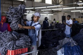 cum au pus blugii si diamantele o mica tara din sudul africii in topul listei tarifelor impuse de trump 67eeca4c8907e