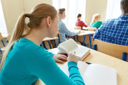 curtea suprema a sua majoritar conservatoare analizeaza manualele scolare care contin subiecte lgbt 68072e2598f1b