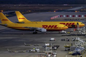 dhl suspenda livrarile coletelor de mare valoare catre statele unite din cauza tarifelor impuse de donal trump 680507498f30b