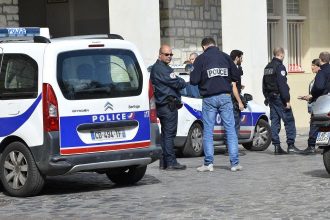 doi politisti francezi de la biroul antinarcotice acuzati de trafic de droguri si spalare de bani 67f01aa11bf31