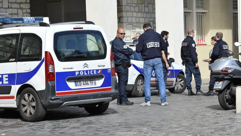 doi politisti francezi de la biroul antinarcotice acuzati de trafic de droguri si spalare de bani 67f01aa11bf31