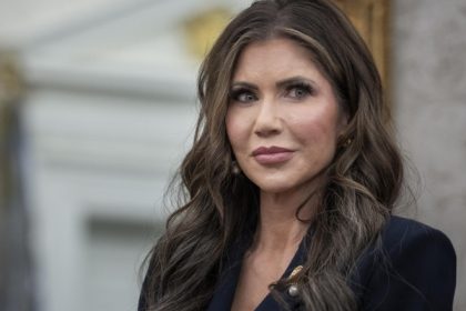 doi suspecti au fost arestati pentru furtul posetei lui kristi noem anunta secret service sunt infractori de cariera 680f22c952af5