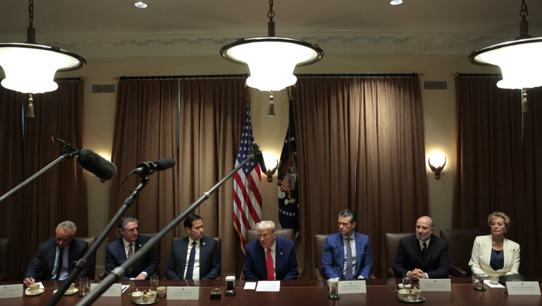 donald trump vrea sa incheie 90 de acorduri comerciale in 90 de zile insa expertii avertizeaza asupra riscurilor 67fac2c0c5c4d