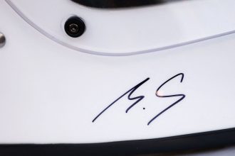 e fantastic ca michael a putut face asta schumacher ar fi semnat o casca de formula 1 cu initialele sale 67ff6693542ef