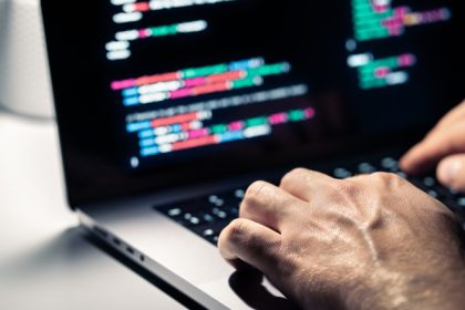 escrocherii si atacuri cibernetice dupa moartea papei francisc val de postari cu fake news si continut generat de ia 680a256cc4e84