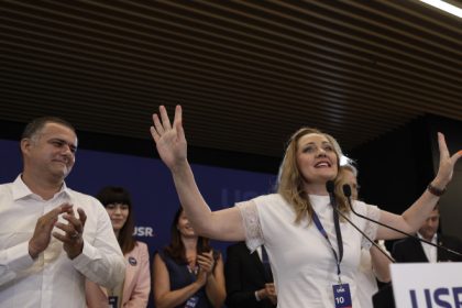 exclusiv viziteu usr spune ca decizia privind candidatura elenei lasconi se va lua peste doua saptamani pana atunci campania va continua 67f675a84fe83