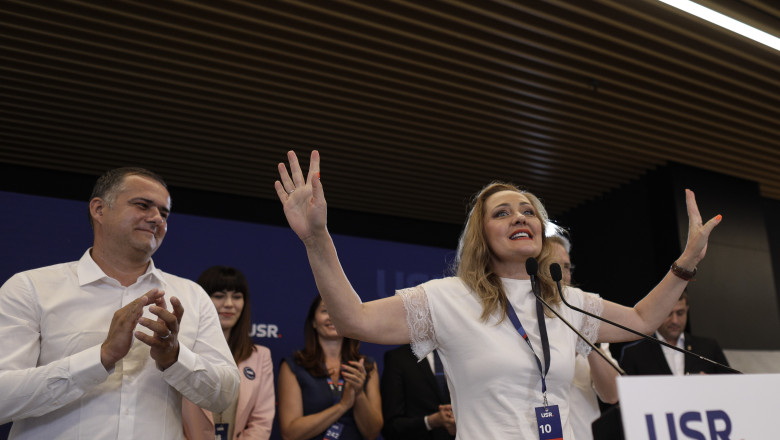 exclusiv viziteu usr spune ca decizia privind candidatura elenei lasconi se va lua peste doua saptamani pana atunci campania va continua 67f675a84fe83