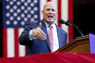 fostul procuror general interimar whitaker fara experinta semnificativa in politica externa a fost confirmat ca emisar al sua la nato 67ece77fe1ce4