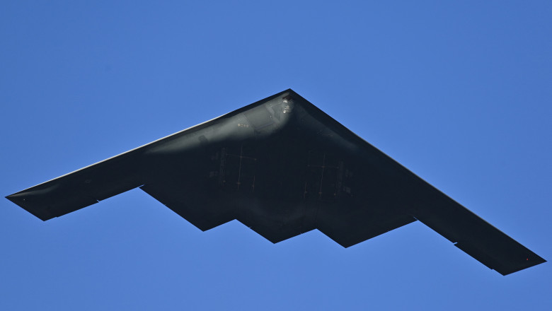 foto demonstratie de forta a sua pentru iran sase bombardiere strategice b 2 trimise pe o insula din oceanul indian 67ee1a8c3c8c9