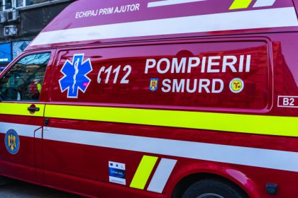 foto explozie puternica urmata de incendiu intr un bloc din ploiesti un barbat a suferit arsuri si 38 de locuinte au fost afectate 67ecf421cc450