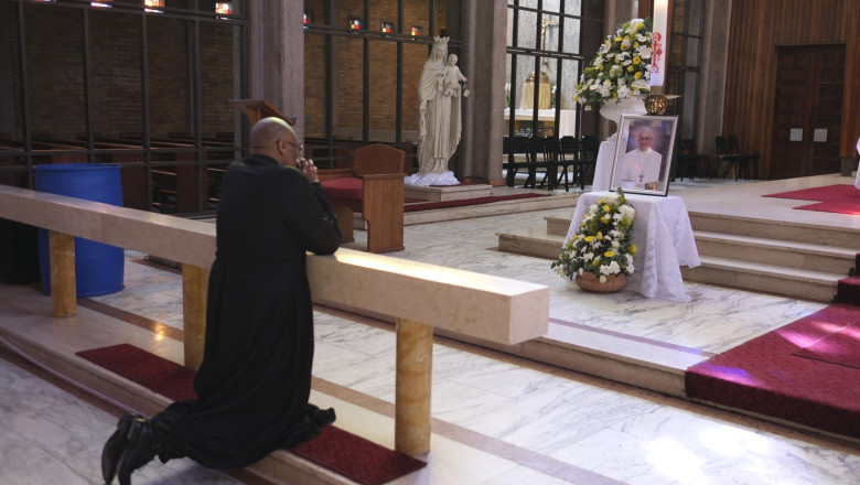 foto papa francisc omagiat in cea mai oropsita regiune a lumii suveranul pontif a fost vocea celor fara voce si un simbol al pacii 68067e451ab42