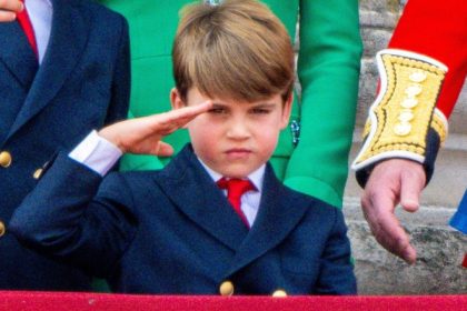 fotografie inedita cu printul louis publicata de william si kate momentul festiv sarbatorit de familia regala britanica 68091460a9a11