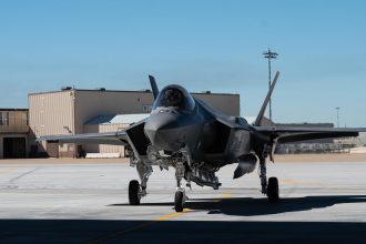 frankenjet armata sua va lupta cu un avion invizibil reconstruit din piesele a doua aeronave f 35 accidentate 67f7818d69bb0