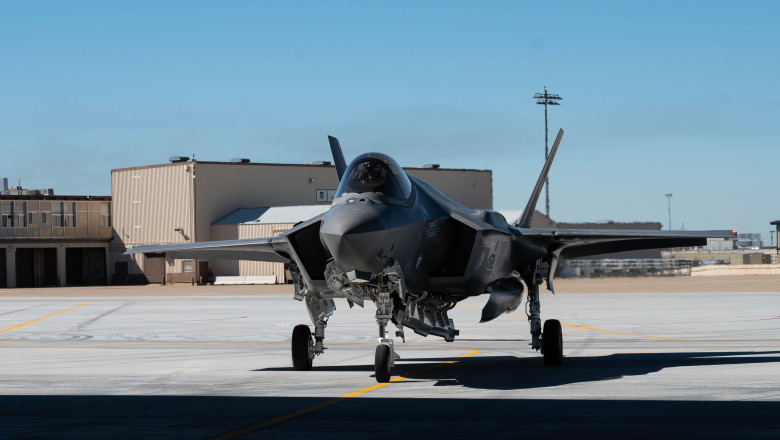 frankenjet armata sua va lupta cu un avion invizibil reconstruit din piesele a doua aeronave f 35 accidentate 67f7818d69bb0