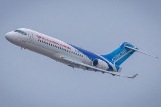 galerie foto avioane chinezesti comac au inceput serviciul comercial in vietnam producatorul isi propune sa concureze boeing si airbus 6804b08d443c2