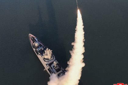 galerie foto coreea de nord a testat primele rachete de croaziera de pe noua sa nava de razboi din clasa choe hyon acum vrea sa cumpere un submarin 6811dd3490d9b