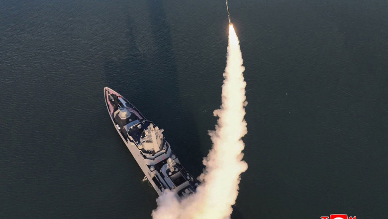 galerie foto coreea de nord a testat primele rachete de croaziera de pe noua sa nava de razboi din clasa choe hyon acum vrea sa cumpere un submarin 6811dd3490d9b