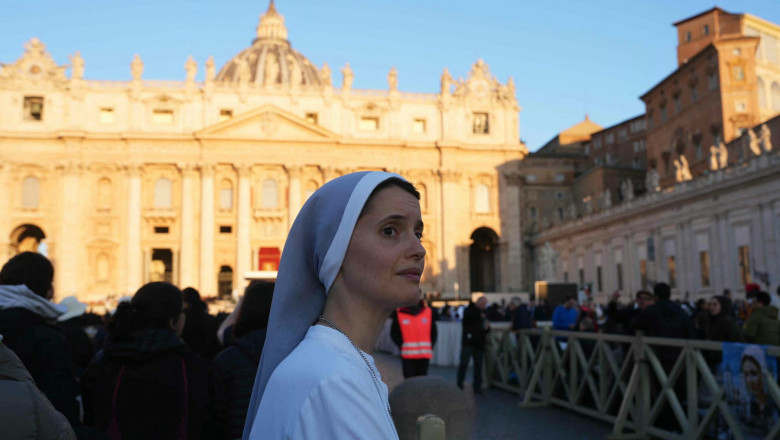 galerie foto cum a aratat piata sfantul petru in dimineata inmormantarii papei o lumina aurie a acoperit vaticanul de la primele ore 680c9d1155828