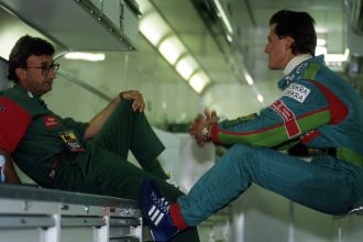 galerie foto eddie jordan patronul de formula 1 care a pariat pe michael schumacher in 1991 a murit la 76 de ani 67f165d7c8f7b
