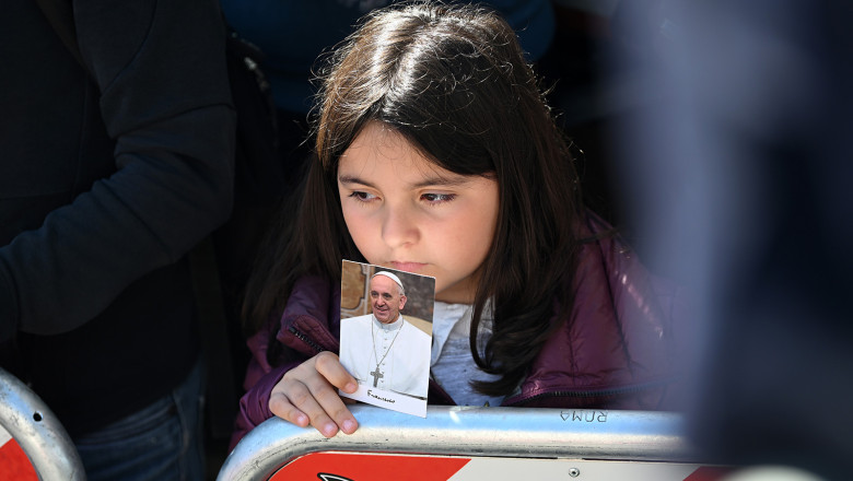 galerie foto inmormantarea papei francisc in cele mai impresionante imagini 680cdc5af3fa8