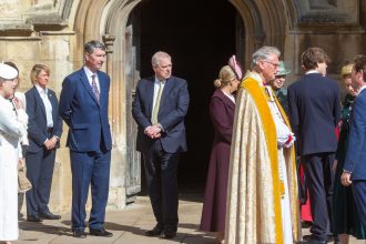 galerie foto printul andrew s a alaturat regelui charles si reginei camilla la slujba de paste dupa o lunga perioada de retragere din viata publica 68050e50d7b4f