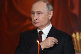 galerie foto vladimir putin a participat la slujba ortodoxa de paste dupa ce a declarat un armistitiu unilateral pe frontul din ucraina 6804921493f92