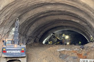 galerie foto zeci de metri forati la primul tunel al sectorului margina holdea de pe autostrada a1 echipele lucreaza 24 din 24 ore 67eec308d6d5e